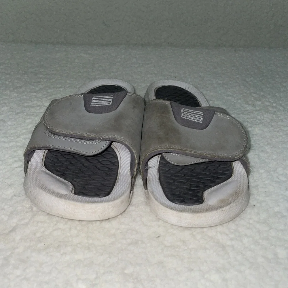 Nike Jordan AJ0022-004 Gray‎ White Slide Slip On Shoes Sandals Size 4y